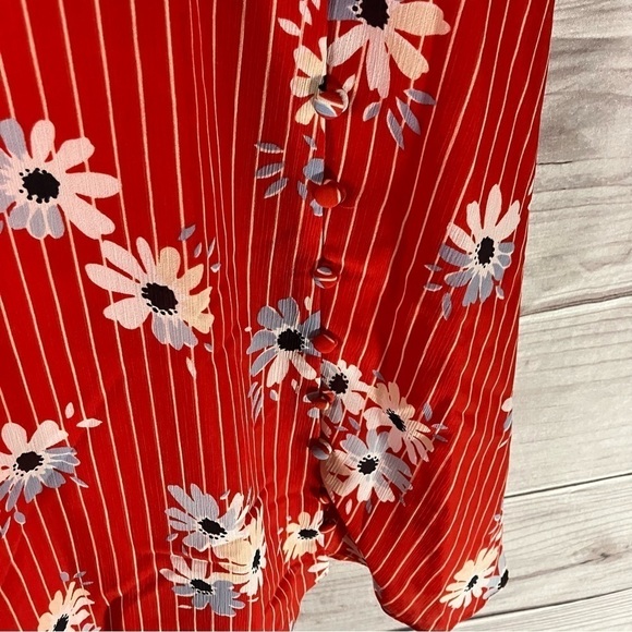 MADEWELL Button Wrap Dress in Floral Daisy Society - Picture 8 of 13